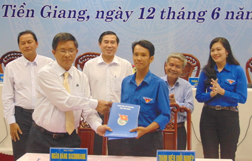 Ngân hàng Sacombank chi nhánh Tiền Giang ký kết giải ngân nguồn vốn 550 triệu hỗ trợ 5 dự án khởi nghiệp cho thanh niên